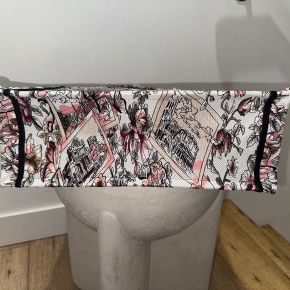 Luxury Medium Book Tote - Picture 6 of 11